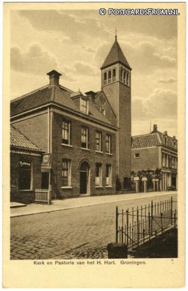 Groningen, Kerk en Pastorie van het H. Hart ansichtkaart: Groningen, Kerk en Pastorie van het H. Hart