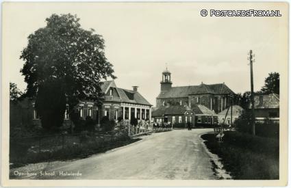 ansichtkaart: Holwierde, Openbare School