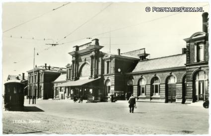 ansichtkaart: Leiden, Station