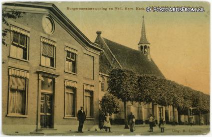 Molenaarsgraaf, Burgemeesterswoning en Ned. Herv. Kerk ansichtkaart: Molenaarsgraaf, Burgemeesterswoning en Ned. Herv. Kerk