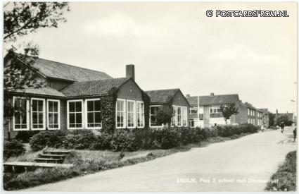 Andijk, Pius X school met Doumastraat ansichtkaart: Andijk, Pius X school met Doumastraat